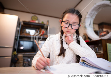 girl studying hard 99090054