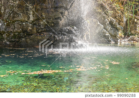 [Gifu] The highly transparent Tsukechi River and Tsukechi Gorge shine in emerald green, so beautiful and soothing, and the rock fish is also delicious. 99090288