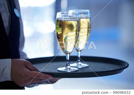 The waiter serving champagne The waiter serving champagne 99096832