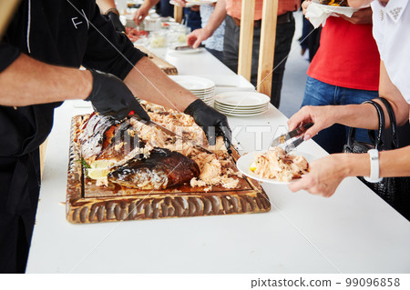 people at a banquet 99096858