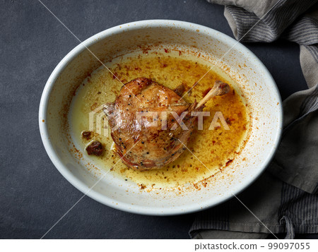 preparation of duck confit 99097055