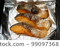 Salmon grilled using grilled fish foil 99097368