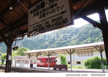 長良川鐵道郡上八幡站 觀光列車“Ayu” 99098666