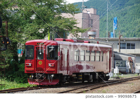 Nagaragawa Railway Gujo Hachiman Station Sightseeing train "Ayu" Nagaragawa Railway Gujo Hachiman Station Sightseeing train "Ayu" 99098675