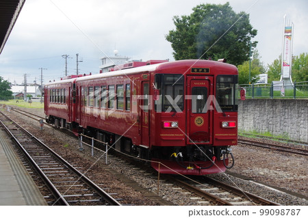 長良川鐵道美濃太田站 觀光列車“森” 長良川鐵道美濃太田站 觀光列車“森” 99098787