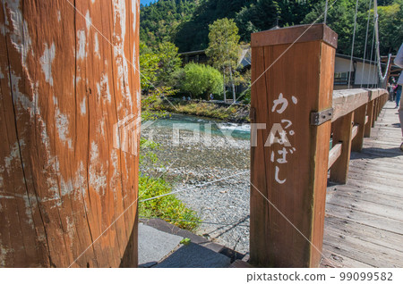Walking around Kamikochi in Autumn Walking around Kamikochi in Autumn 99099582