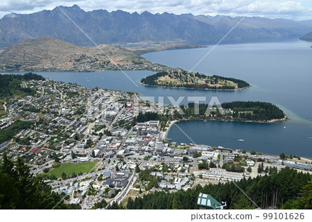 [New Zealand] Queenstown seen from the observatory 99101626