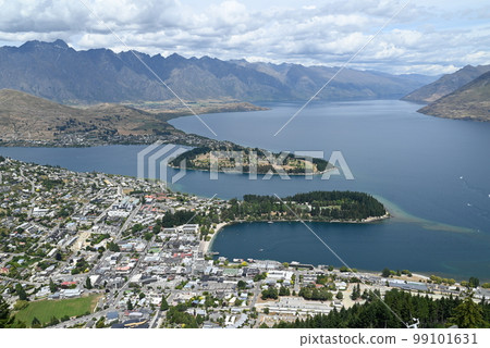 [New Zealand] Queenstown seen from the observatory 99101631