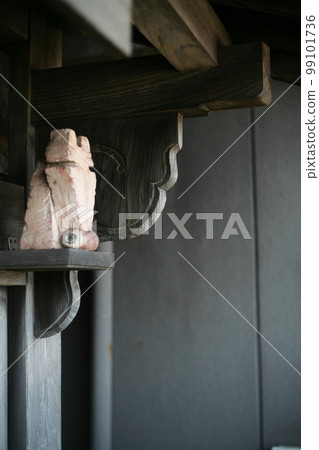decorative wooden nose of the entrance 99101736