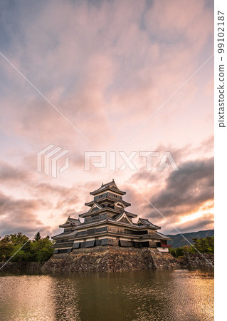 Matsumoto Castle at dawn Matsumoto Castle at dawn 99102187