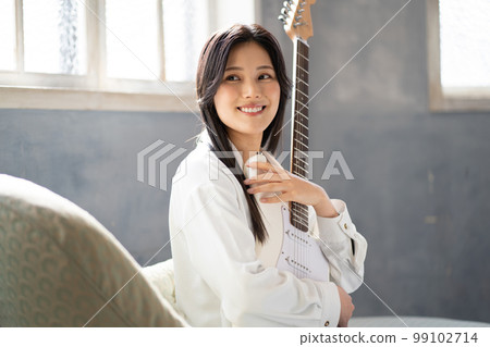 年輕女子肖像(電吉他) 年輕女子肖像(電吉他) 99102714