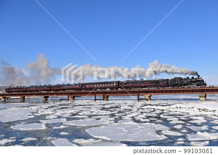 Senmo Main Line Kushiro - Higashi Kushiro JR Hokkaido C11-171 + Series 14 + Suhashi 44 SL Winter Marsh Senmo Main Line Kushiro - Higashi Kushiro JR Hokkaido C11-171 + Series 14 + Suhashi 44 SL Winter Marsh 99103081