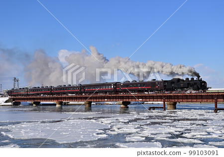 Senmo Main Line Kushiro - Higashi Kushiro JR Hokkaido C11-171 + Series 14 + Suhashi 44 SL Winter Marsh Senmo Main Line Kushiro - Higashi Kushiro JR Hokkaido C11-171 + Series 14 + Suhashi 44 SL Winter Marsh 99103091