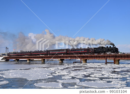 Senmo Main Line Kushiro - Higashi Kushiro JR Hokkaido C11-171 + Series 14 + Suhashi 44 SL Winter Marsh 99103104