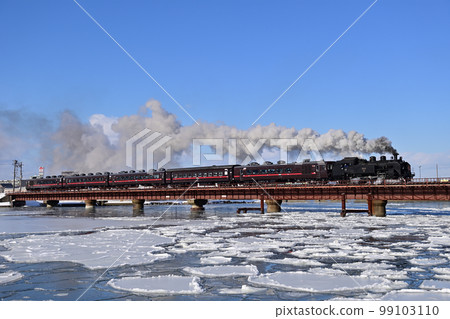 Senmo Main Line Kushiro - Higashi Kushiro JR Hokkaido C11-171 + Series 14 + Suhashi 44 SL Winter Marsh 99103110