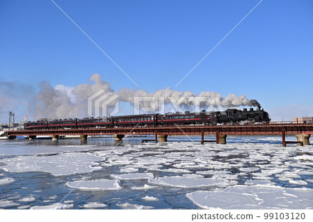 Senmo Main Line Kushiro - Higashi Kushiro JR Hokkaido C11-171 + Series 14 + Suhashi 44 SL Winter Marsh Senmo Main Line Kushiro - Higashi Kushiro JR Hokkaido C11-171 + Series 14 + Suhashi 44 SL Winter Marsh 99103120
