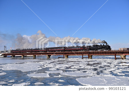 Senmo Main Line Kushiro - Higashi Kushiro JR Hokkaido C11-171 + Series 14 + Suhashi 44 SL Winter Marsh 99103121