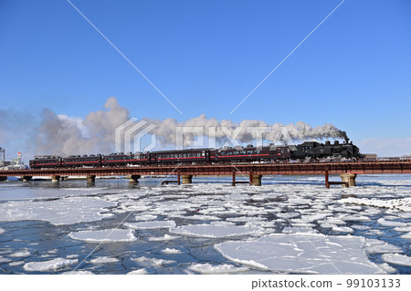 Senmo Main Line Kushiro - Higashi Kushiro JR Hokkaido C11-171 + Series 14 + Suhashi 44 SL Winter Marsh 99103133