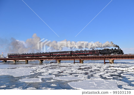 Senmo Main Line Kushiro - Higashi Kushiro JR Hokkaido C11-171 + Series 14 + Suhashi 44 SL Winter Marsh Senmo Main Line Kushiro - Higashi Kushiro JR Hokkaido C11-171 + Series 14 + Suhashi 44 SL Winter Marsh 99103139