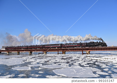 Senmo Main Line Kushiro - Higashi Kushiro JR Hokkaido C11-171 + Series 14 + Suhashi 44 SL Winter Marsh Senmo Main Line Kushiro - Higashi Kushiro JR Hokkaido C11-171 + Series 14 + Suhashi 44 SL Winter Marsh 99103147