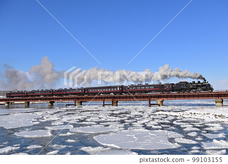 Senmo Main Line Kushiro - Higashi Kushiro JR Hokkaido C11-171 + Series 14 + Suhashi 44 SL Winter Marsh 99103155