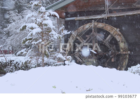 Snow scenery of Kunma water wheel village 99103677