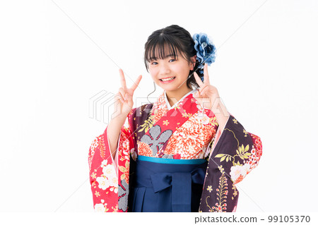 一個穿著袴的女孩 99105370