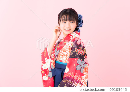 穿著袴的小學生 99105443