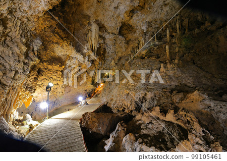 石垣島，龍神溶洞 99105461