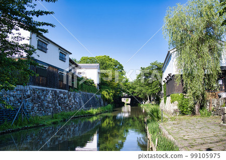 Hachiman moat in the fresh green season 99105975