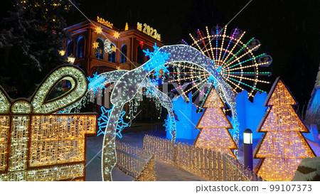 The glowing Christmas alley is all in garlands. 99107373