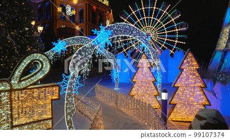 The glowing Christmas alley is all in garlands. 99107374