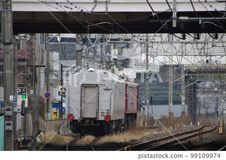 Tohoku Main Line Toro Station Cassiopeia Backup Power Supply Car Kaya 27 99109974