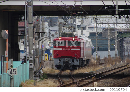 東北本線登呂站 EF81 和 Kaya 27 99110704