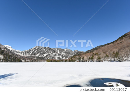Landscape of Lake Yunoko, Nikko City, Tochigi Prefecture in winter Landscape of Lake Yunoko, Nikko City, Tochigi Prefecture in winter 99113017