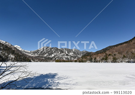 Landscape of Lake Yunoko, Nikko City, Tochigi Prefecture in winter Landscape of Lake Yunoko, Nikko City, Tochigi Prefecture in winter 99113020