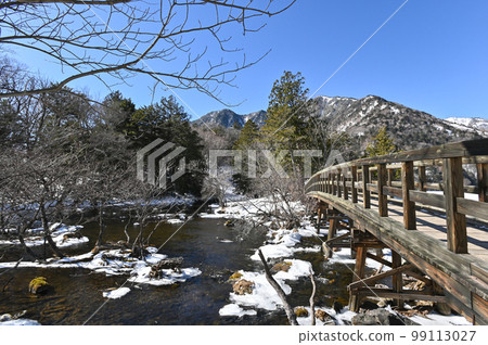 栃木縣日光市湯川的冬季景色 99113027