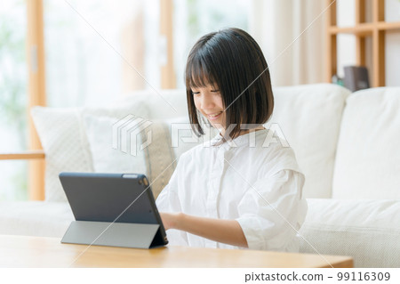 平板電腦生活的女孩 99116309