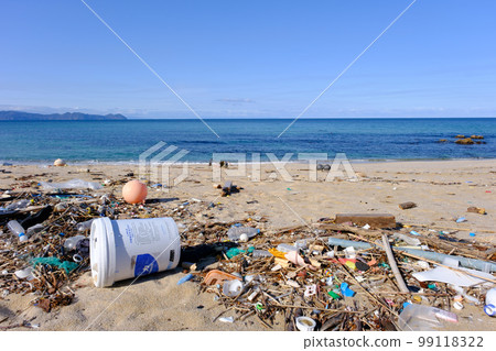 Marine debris washed ashore on a beautiful crystal beach 99118322