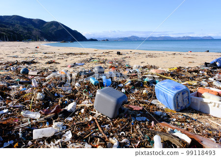 Marine debris washed ashore on a beautiful crystal beach 99118493