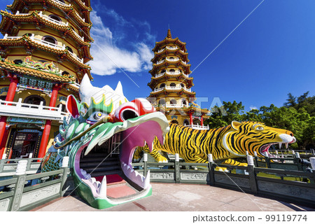 Architecture view of the Dragon and Tiger Pagodas in Lotus Pond of Kaohsiung, Taiwan. it is a temple located at Lotus Pond. 99119774