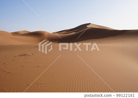 View to Erg Chigaga dune on Sahara desert in southeastern MOROCCO 99122181