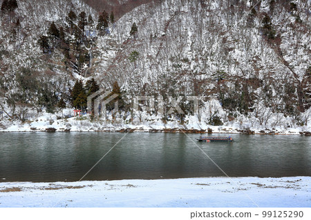 冬季最高的河船下降 冬季最高的河船下降 99125290