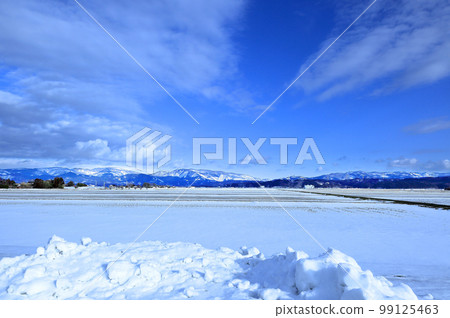 白雪皚皚的莊內平原 白雪皚皚的莊內平原 99125463