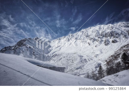 dangerous winter mountains 99125864