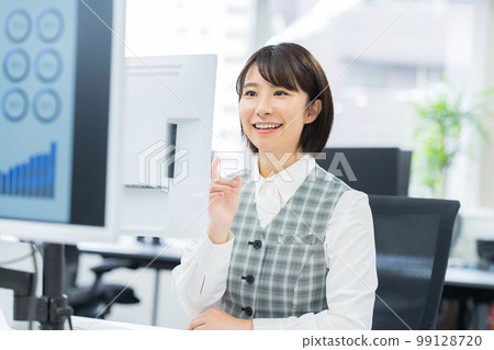 Young business woman working in the office 99128720