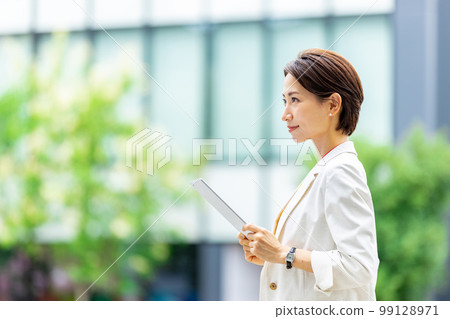 Outside business woman Outside business woman 99128971