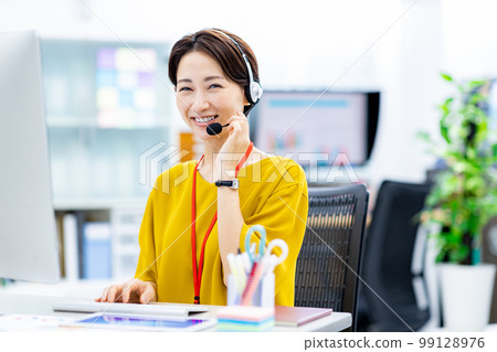 Call Center Female Office Middle 99128976