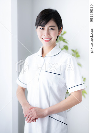 在美容診所或醫療系統工作的護士形象 99129059