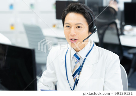 operator in white 99129121